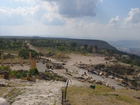 Giordania 2018. Gadara, veduta del sito. Sullo sfondo, il lago di Galilea