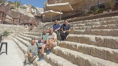 Visita dei Professori della PUA 2025. Il gruppo alla Piscina di Siloe