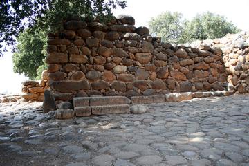 Tel Dan 08a Trono e banco